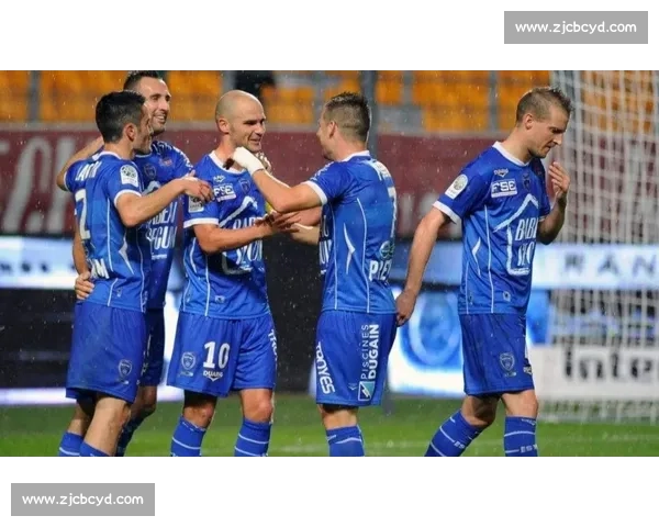 法乙焦点战索肖vs尼奥特攻防博弈走势深度解析赛前前瞻与关键球员观察